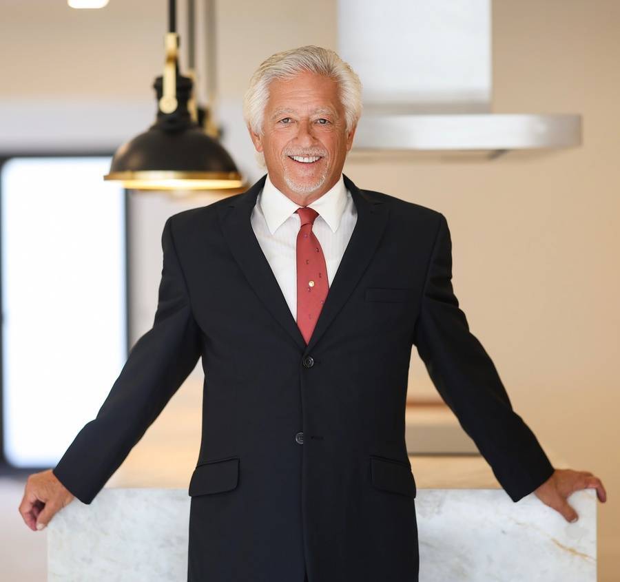 Andrew Elliot Photo